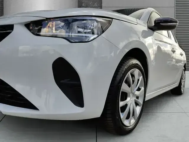 Używany Opel Corsa-e Edition 100 kW (136 KM) 2023 Biały Hatchback
