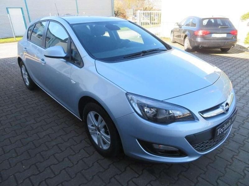 Gebraucht Opel Astra 116 PS (85 kW) 2015 Diamant silber met. Limousine