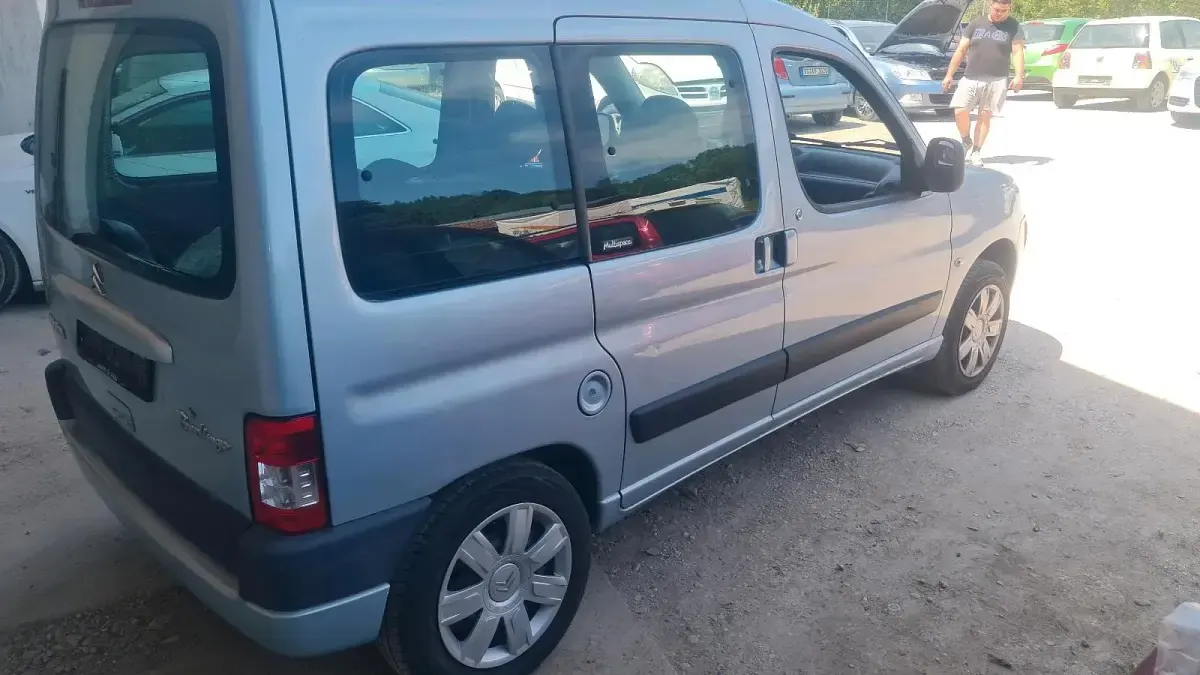 Gebraucht Citroën Berlingo 109 PS (80 kW) 2008 Silber Van / Kleinbus