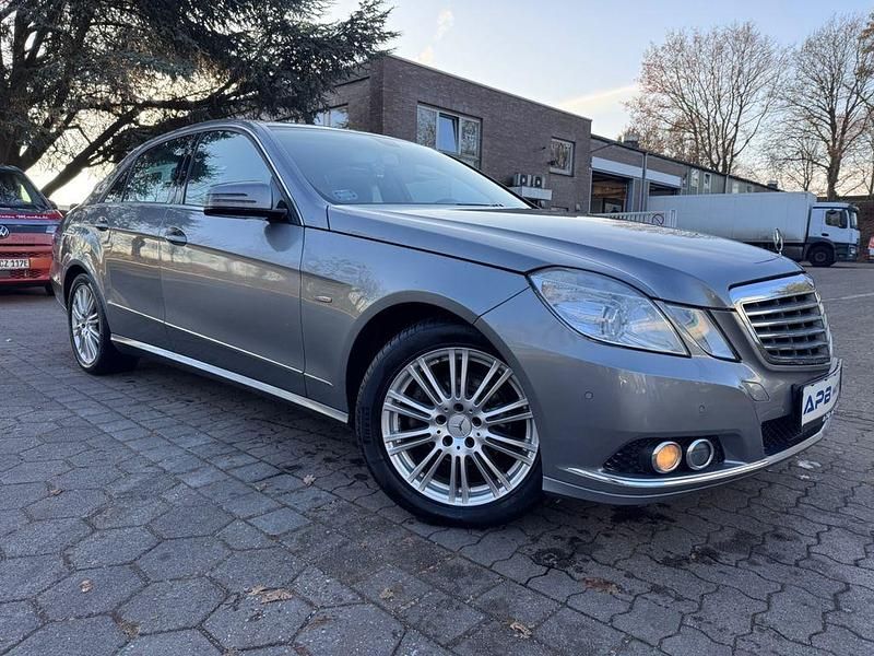 Silber Gebraucht 2011 Mercedes E220 Limousine | 7.990 € (Superpreis) - Bild 1/4