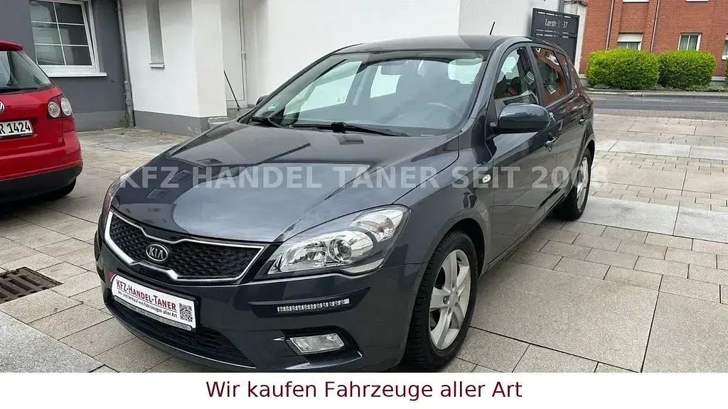 Usado Kia Ceed Edition 7 90 CV (66 kW) 2012 Gris Utilitario