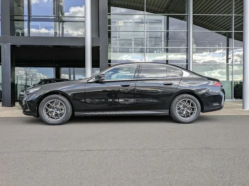 Neu BMW 520 190 PS (139 kW) 2026 Schwarz Limousine