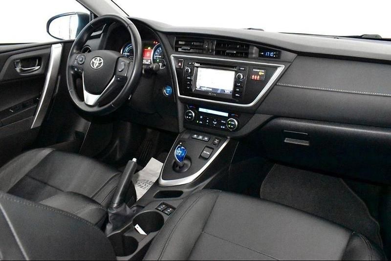 Gebraucht Toyota Auris Edition 136 PS (100 kW) 2014 Weiß Limousine