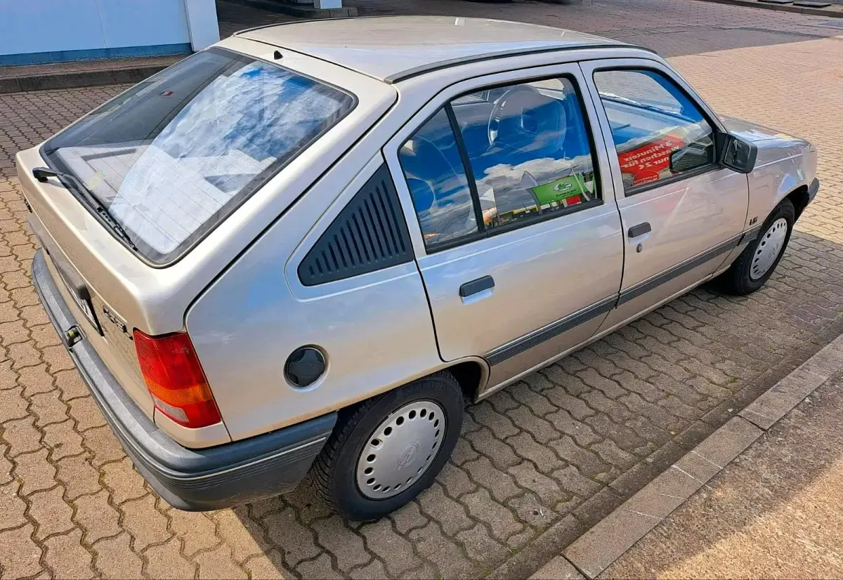 Gebraucht Opel Kadett 75 PS (55 kW) 1988 Silber Kleinwagen