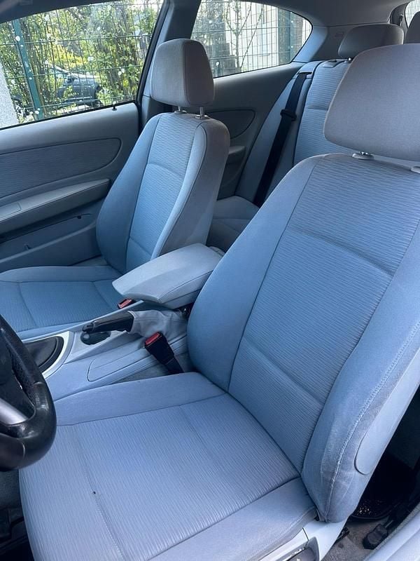 Second-hand BMW 118 143 CP (105 kW) 2007 Argintiu Hatchback