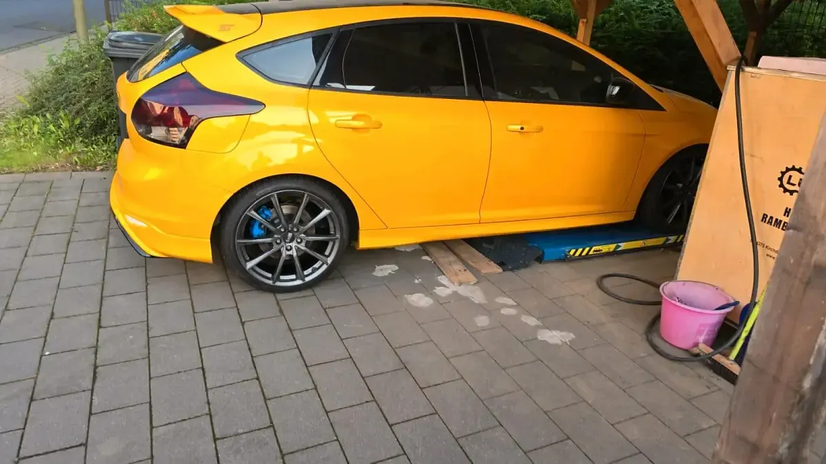 Gebraucht Ford Focus ST 250 PS (183 kW) 2012 Orange Limousine