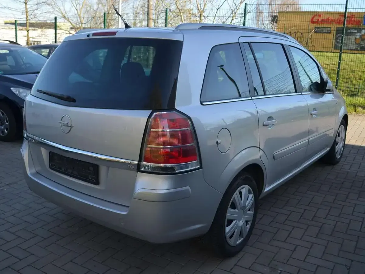 Gebraucht Opel Zafira Edition 140 PS (102 kW) 2006 Starsilber iii m2 Van / Kleinbus