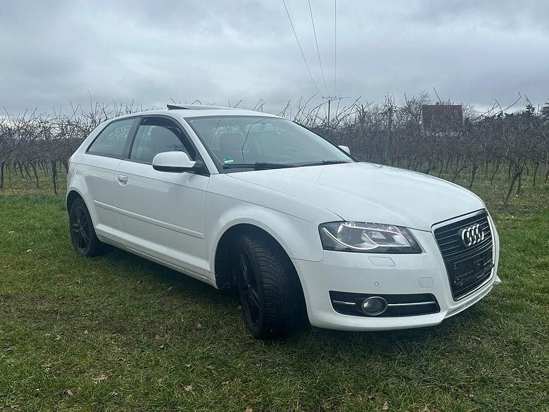 Gebraucht Audi A3 125 PS (91 kW) 2010 Rot Kleinwagen