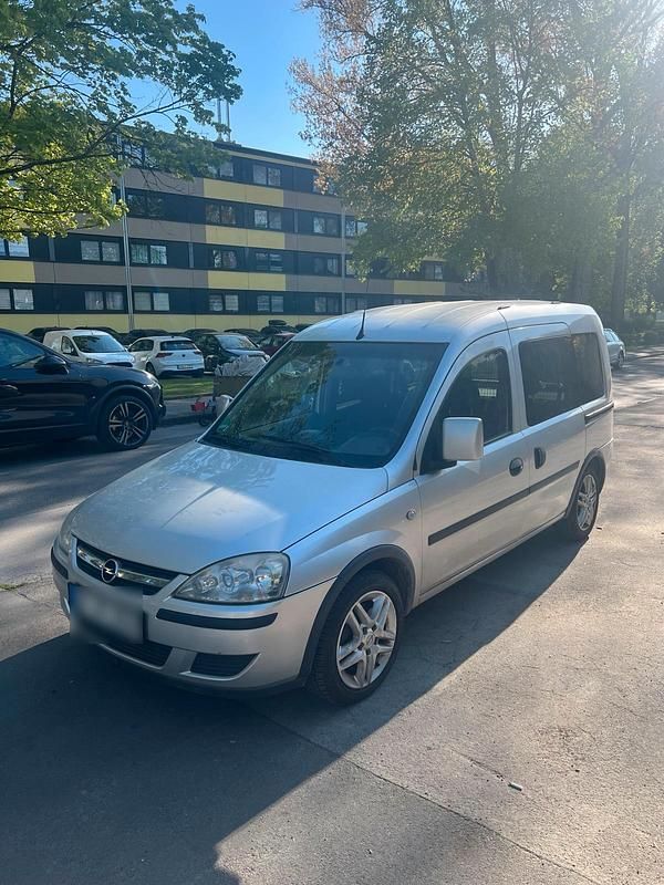 Second-hand Opel Combo 101 CP (74 kW) 2010 Argintiu Monovolum