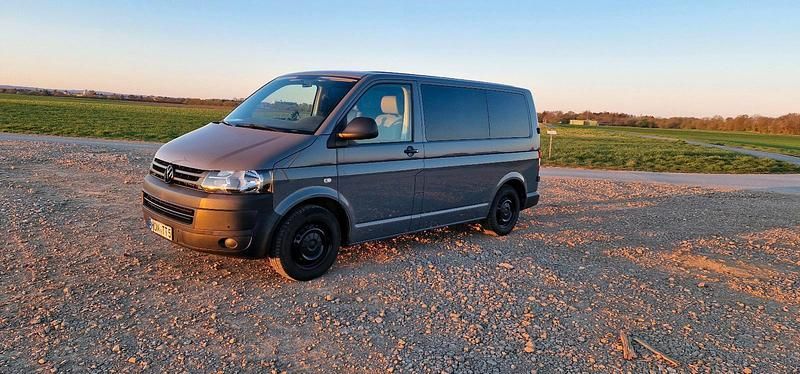 Grau Gebraucht 2014 VW Caravelle Van / Kleinbus | 20.500 € (Teuer) - Bild 1/4