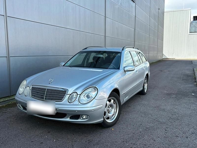 Gebraucht Mercedes E240 Elegance 177 PS (130 kW) 2003 Silber Kombi