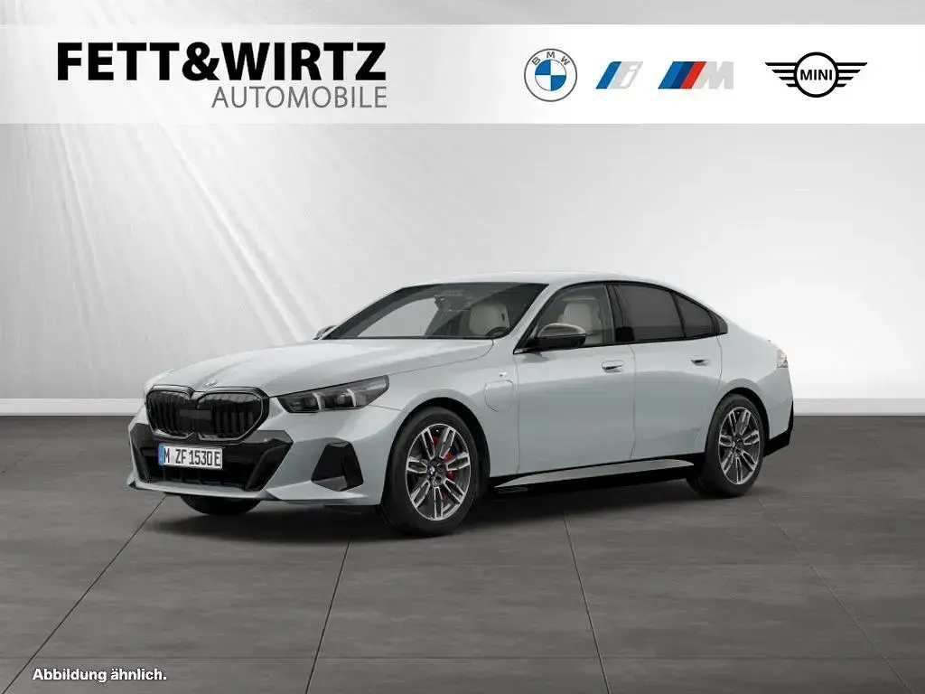Gebraucht BMW 550e M Sport 489 PS (359 kW) 2025 Limousine