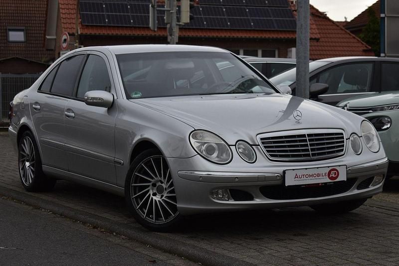 Silber Gebraucht 2004 Mercedes E240 Limousine | 3.490 € (Guter Preis) - Bild 1/3
