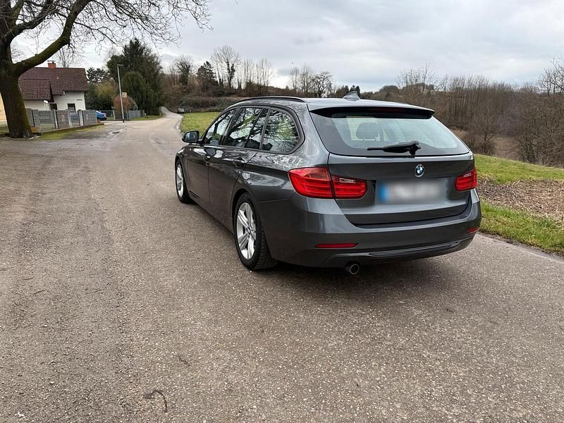 Gebraucht BMW 320 Sport Line 183 PS (134 kW) 2014 Grau Kombi