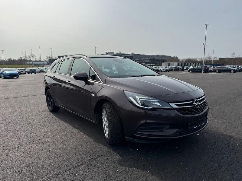 Gebraucht Opel Astra Edition 110 PS (80 kW) 2018 Braun Kombi