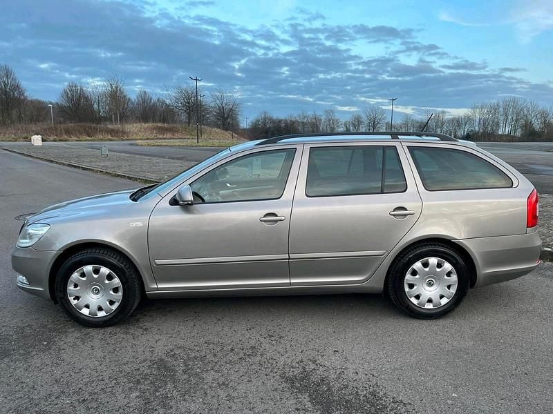 Gebraucht Skoda Octavia 105 PS (77 kW) 2011 Braun Kombi