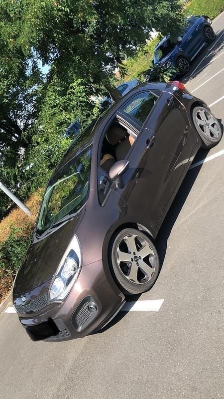 Braun Gebraucht 2014 Kia Rio 2 Kleinwagen | 3.600 € (Guter Preis) - Bild 1/4
