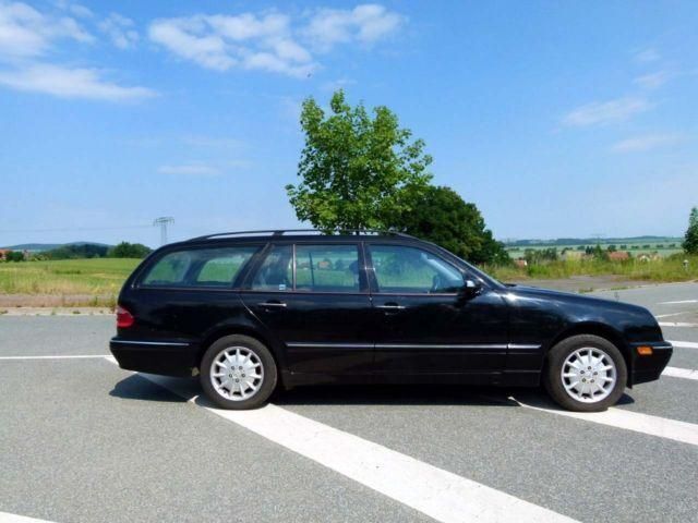 Gebraucht Mercedes E320 Classic 220 PS (161 kW) 2002 Schwarz metallic Kombi