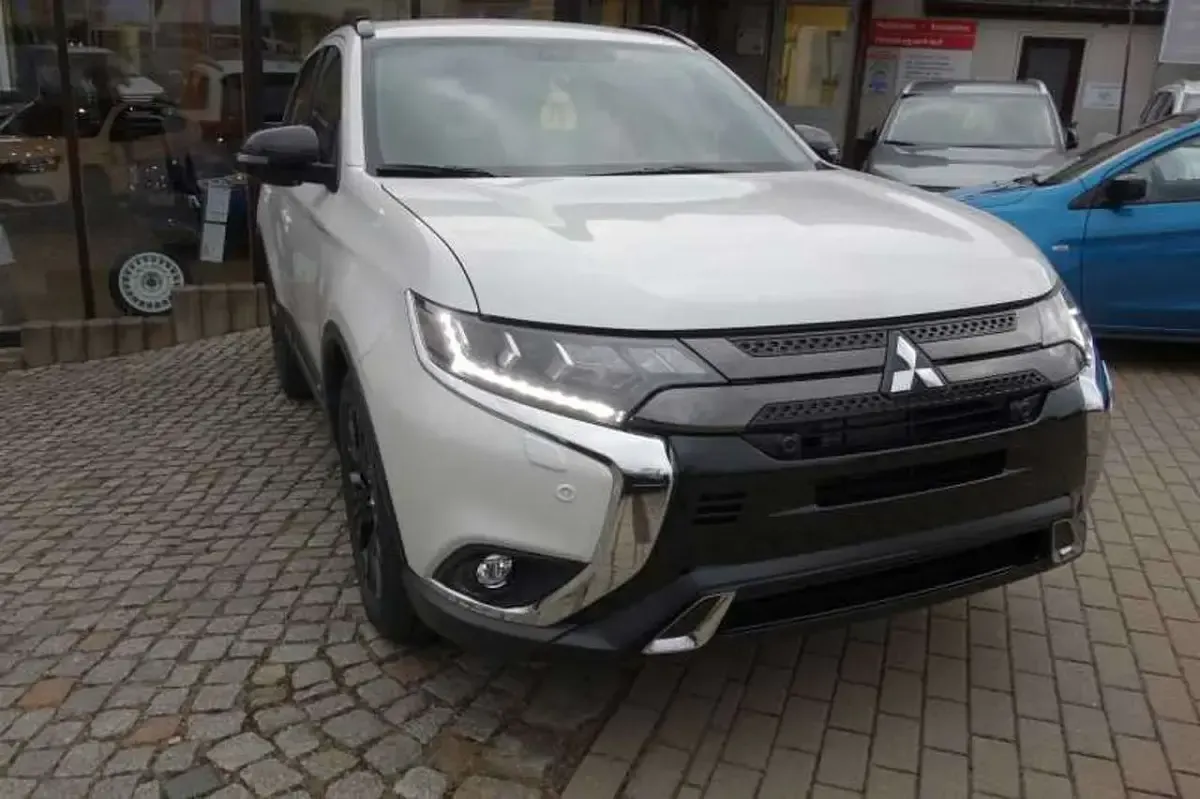 Gebraucht Mitsubishi Outlander Active 150 PS (110 kW) 2019 Andenweiß SUV