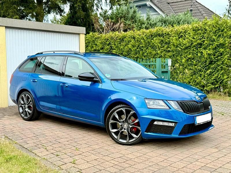 Blau Gebraucht 2018 Skoda Octavia vRS Kombi | 12.999 € - Bild 1/4
