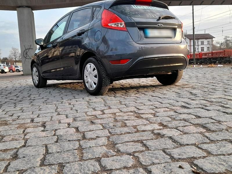 Gebraucht Ford Fiesta 62 PS (45 kW) 2009 Grau Kleinwagen