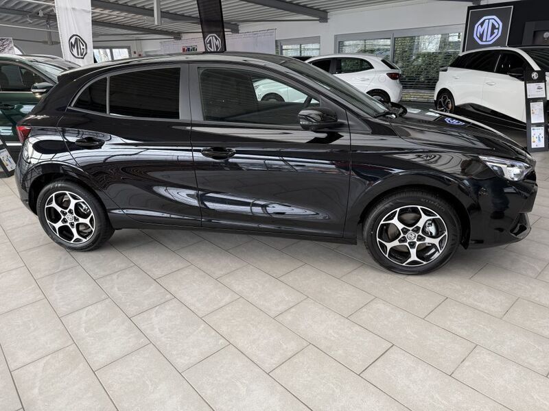 Schwarz Neu 2024 MG MG3 Luxury Kleinwagen | 24.640 € (Etwas zu teuer) - Bild 1/3