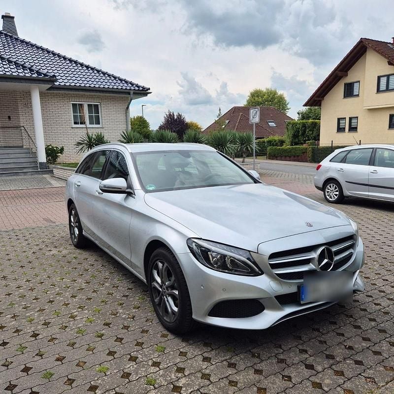 Silber Gebraucht 2017 Mercedes C250 Avantgarde Kombi | 20.100 € (Fairer Preis) - Bild 1/4