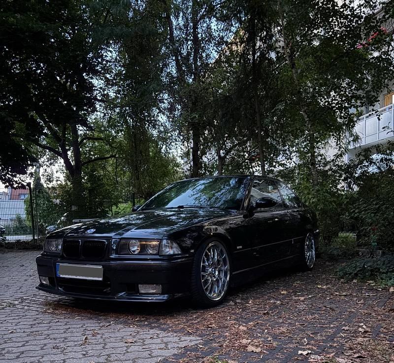 Schwarz Gebraucht 1996 BMW 320 M Sport Coupé | 8.500 € (Fairer Preis) - Bild 1/4