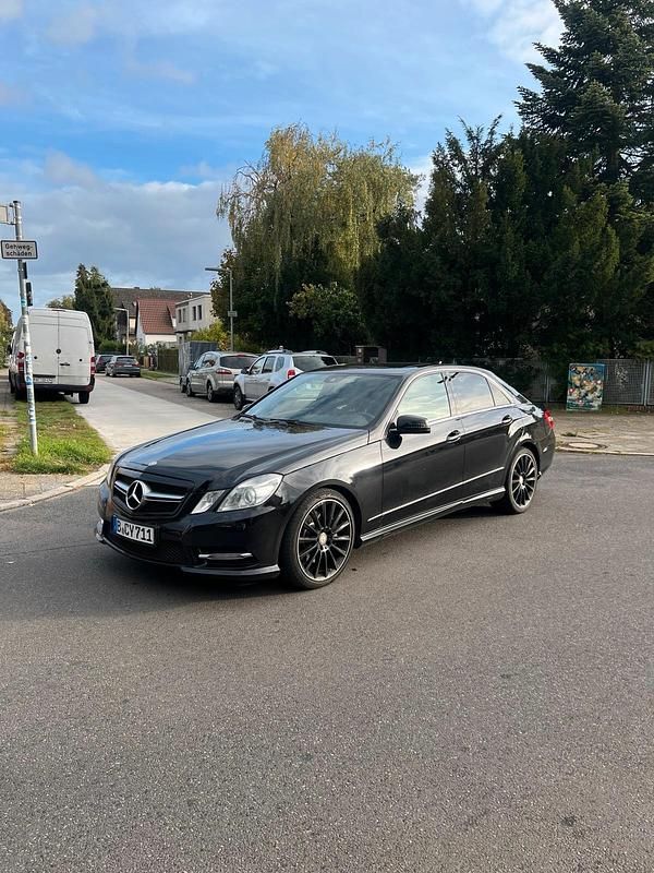 Gebraucht 2012 Mercedes E350 AMG line Limousine | 12.900 € (Etwas zu teuer) - Bild 1/4
