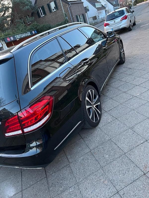 Gebraucht Mercedes E200 136 PS (100 kW) 2015 Schwarz Kombi