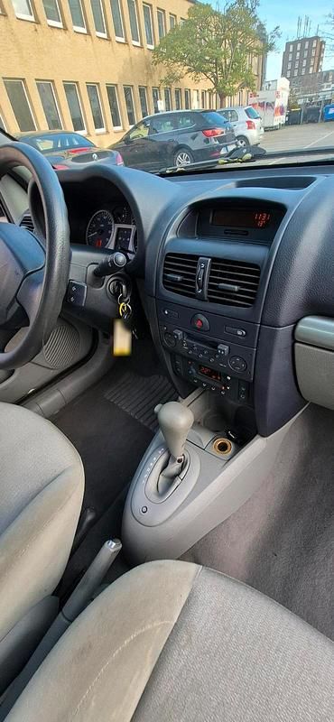 Gebraucht Renault Clio II 101 PS (74 kW) 2005 Silber Limousine