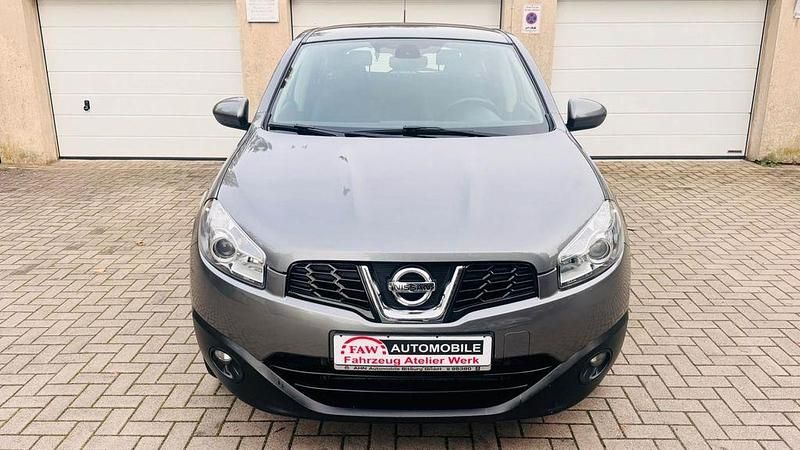 Grau Gebraucht 2010 Nissan Qashqai Acenta SUV | 6.999 € (Fairer Preis) - Bild 1/4