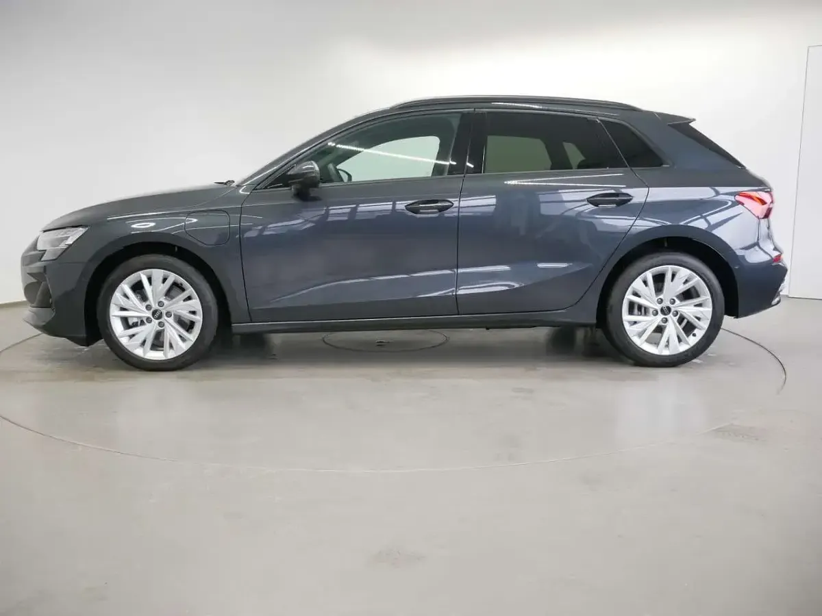 Gebraucht Audi A3 Sport 204 PS (150 kW) 2025 Grau Limousine