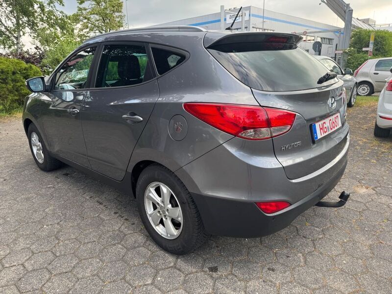 Grau Gebraucht 2013 Hyundai ix35 Style SUV | 6.900 € (Fairer Preis) - Bild 1/4
