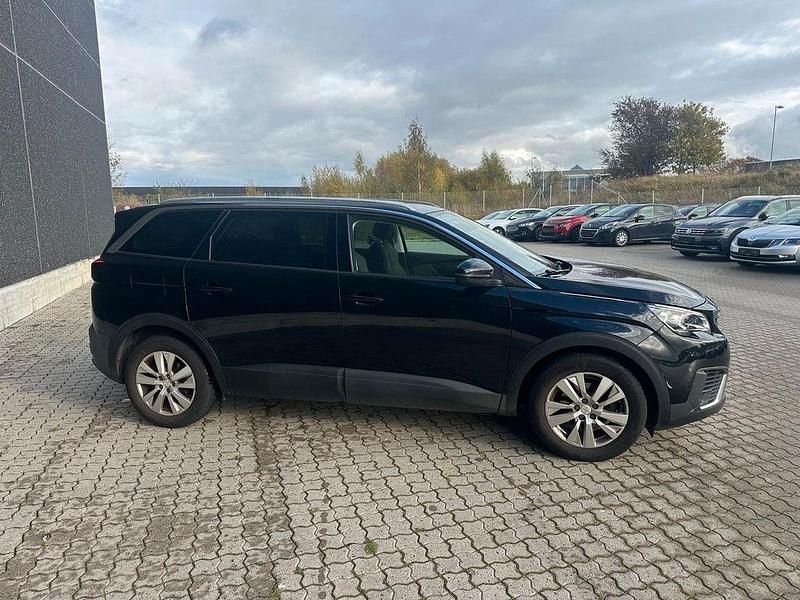 Gebraucht Peugeot 5008 Active 120 PS (88 kW) 2018 Schwarz Van / Kleinbus