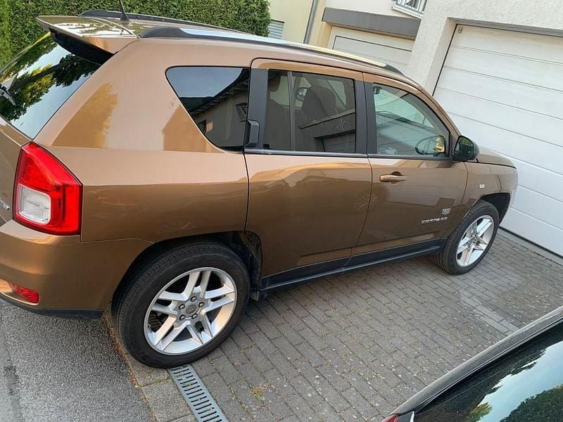 Gebraucht Jeep Compass Limited 136 PS (100 kW) 2011 Braun SUV
