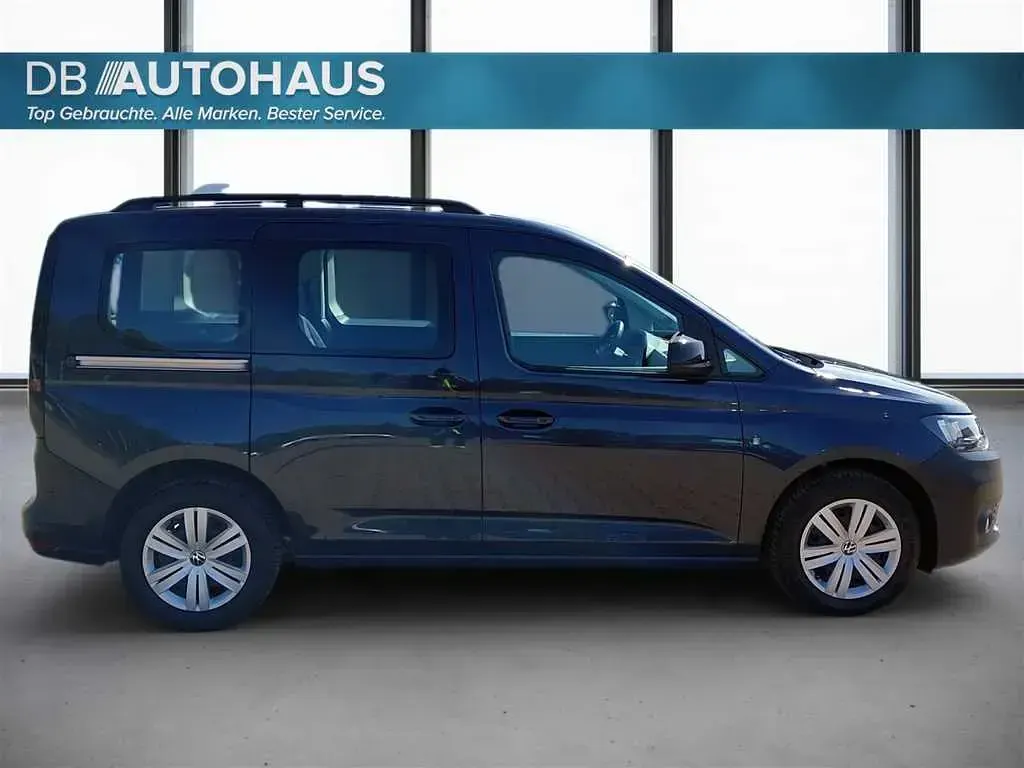 Second-hand VW Caddy 102 CP (75 kW) 2023 Albastru Monovolum