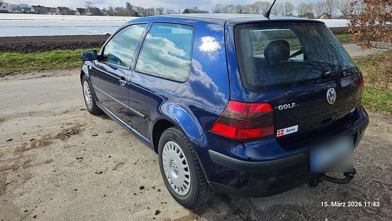 Gebraucht VW Golf IV 75 PS (55 kW) 2002 Blau Kleinwagen