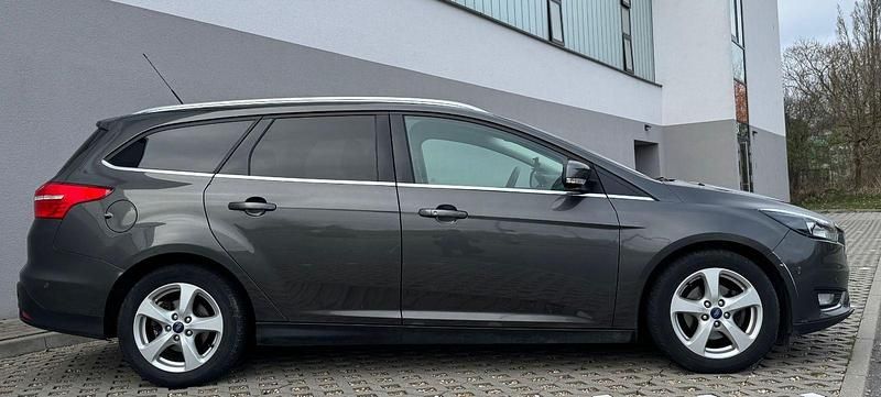Gebraucht Ford Focus Titanium 125 PS (91 kW) 2014 Grau Kombi
