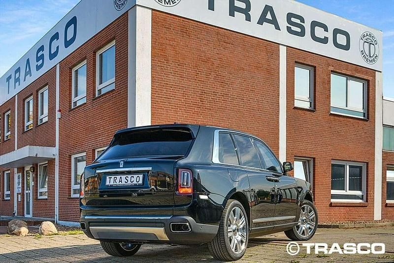 Neu Rolls Royce Cullinan 571 PS (419 kW) 2025 Diamond black SUV