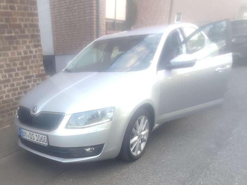 Second-hand Skoda Octavia Style 150 CP (110 kW) 2016 Negru Break