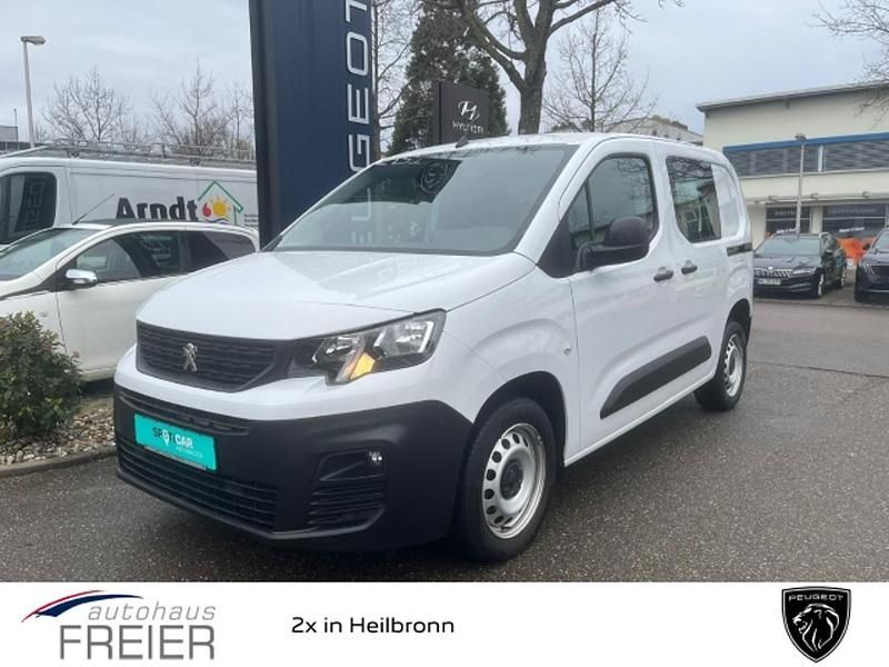 Gebraucht Peugeot Partner Premium 102 PS (75 kW) 2023 Weiß Van / Kleinbus