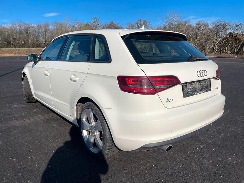 Gebraucht Audi A3 Sport 110 PS (80 kW) 2014 Weiß Limousine