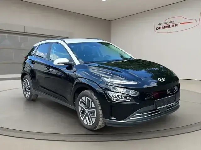 Gebraucht Hyundai Kona 100 kW (136 PS) 2021 Schwarz SUV