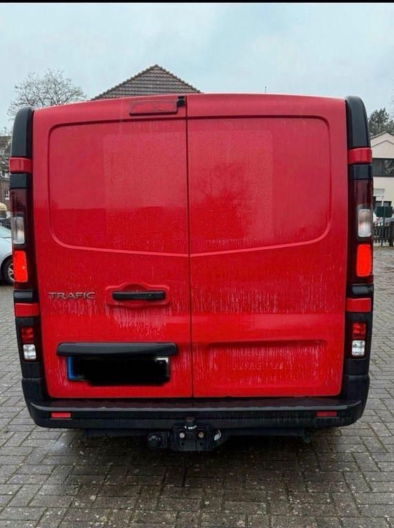 Gebraucht Renault Trafic 95 PS (69 kW) 2016 Rot Van / Kleinbus