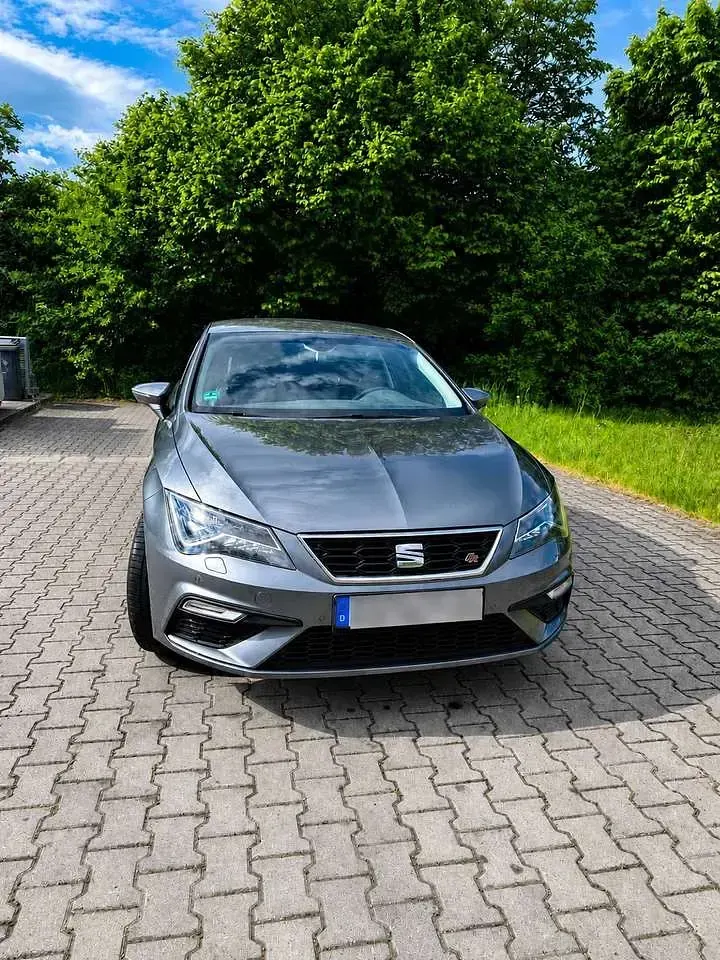 Używany Seat Leon FR 150 KM (110 kW) 2017 Szary Coupe