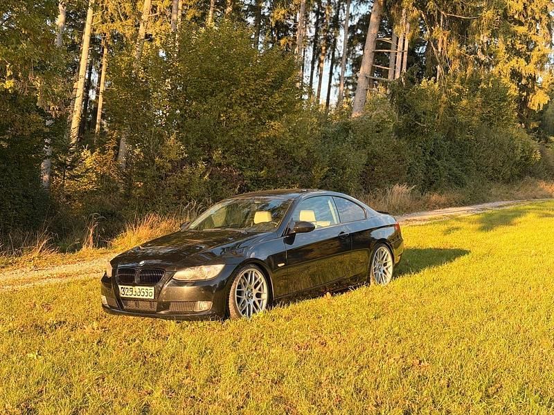 Gebraucht BMW 325 218 PS (160 kW) 2009 Schwarz Coupé