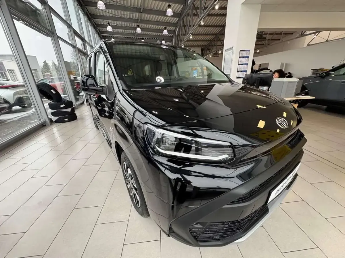 Gebraucht Toyota Proace Verso City 131 PS (96 kW) 2026 Schwarz met. Kombi