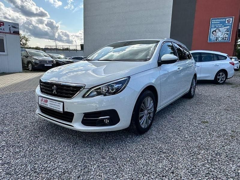 Weiß Gebraucht 2021 Peugeot 308 Allure Kombi | 12.999 € (Guter Preis) - Bild 1/4
