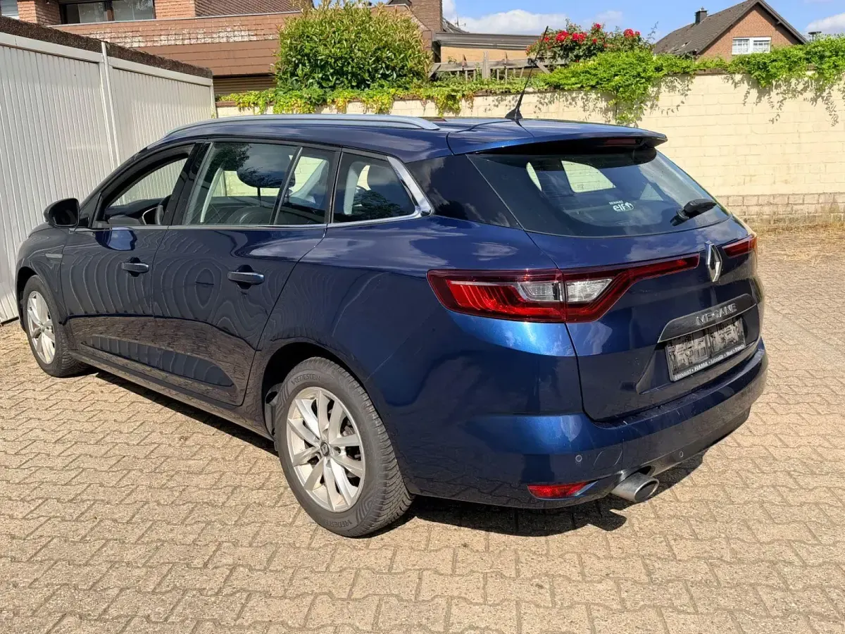 Gebraucht Renault Mégane GrandTour Intens 132 PS (97 kW) 2017 Blau Kombi